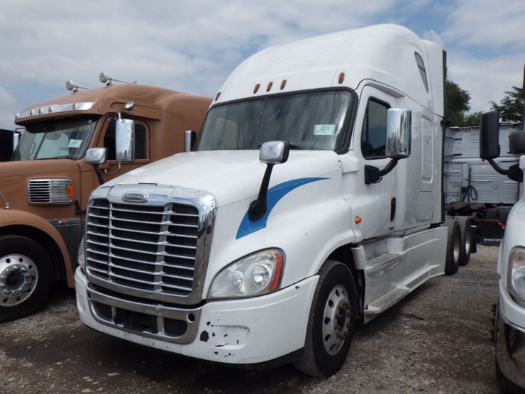 2015-freightliner-cascadia-125-evolution-image-1