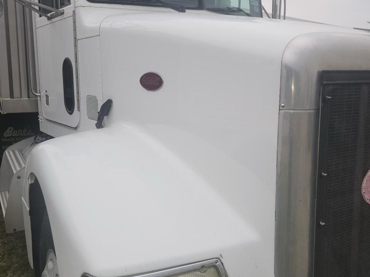 1999-peterbilt-385-image-16