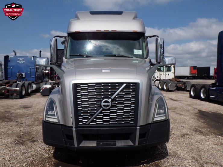 2020-volvo-vnl860-image-2