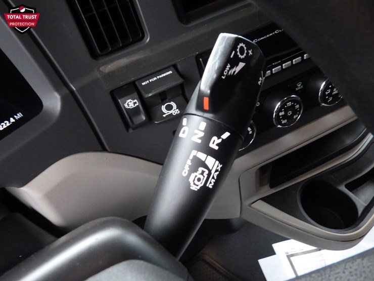 2023-peterbilt-579-image-22