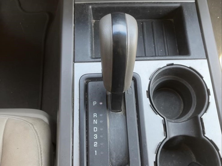 2011-ford-expedition-xlt-image-17