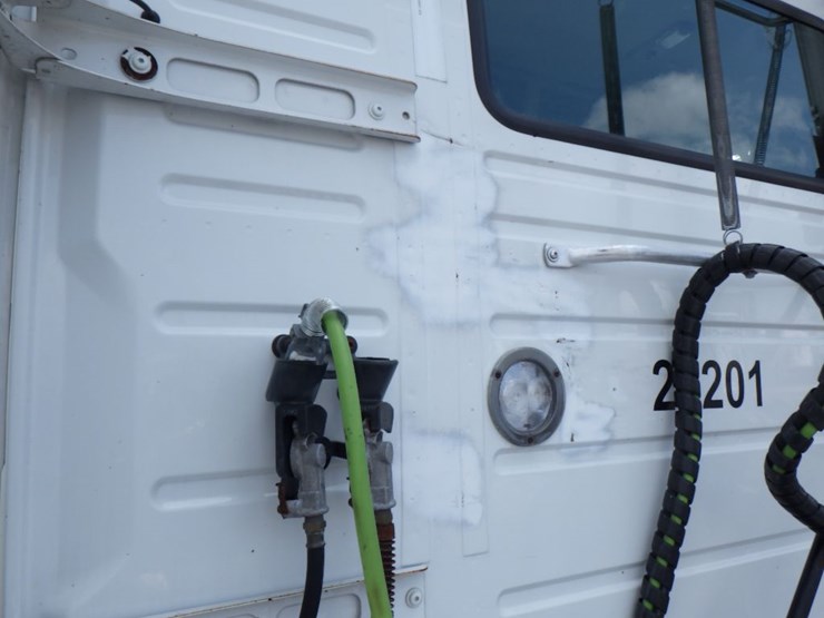 2020-volvo-vnr300-image-18