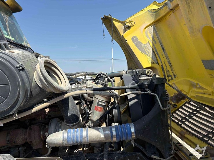 2007-freightliner-columbia-120-image-16