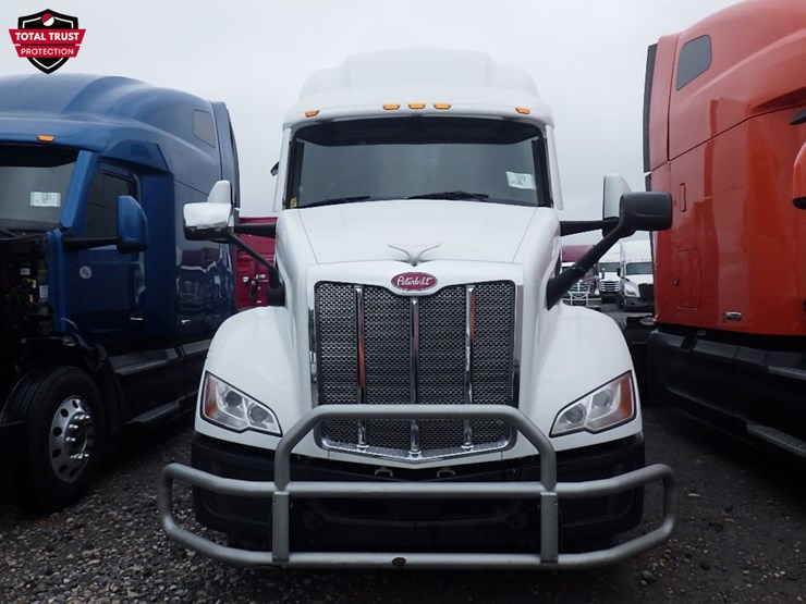 2023-peterbilt-579-image-2