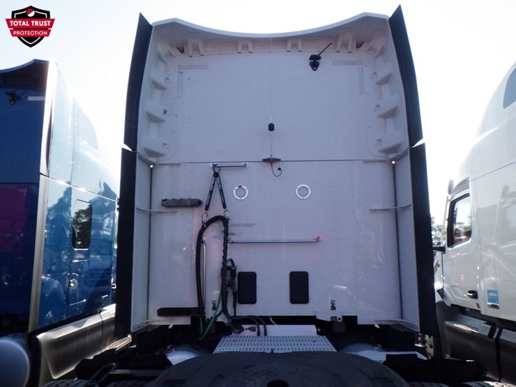 2023-peterbilt-579-image-12