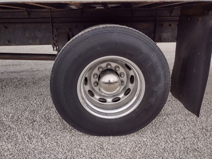 peterbilt-335-image-18