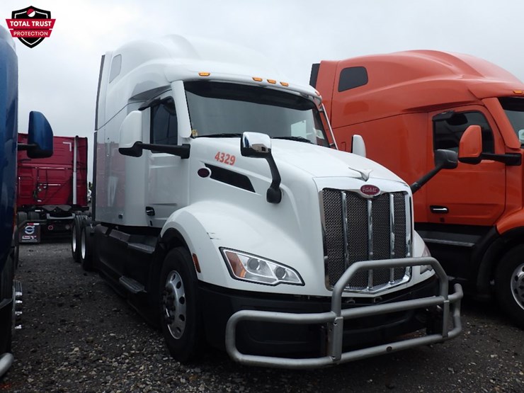 2023-peterbilt-579-image-3