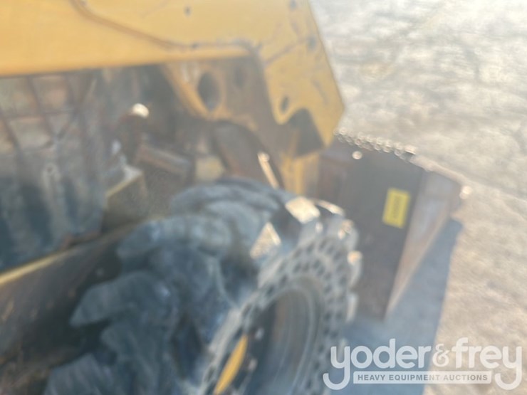 2021-caterpillar-236d-image-26