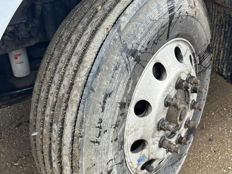 2015-volvo-vnm62t630-image-41
