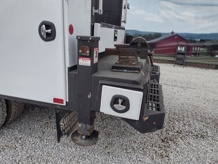 18-ford-f550-image-22
