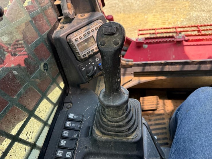 2023-takeuchi-tl12v2-image-26