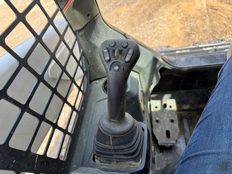 2020-bobcat-t76-image-24
