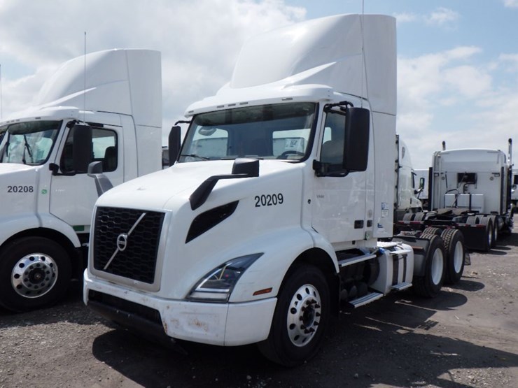 2020-volvo-vnr300-image-1