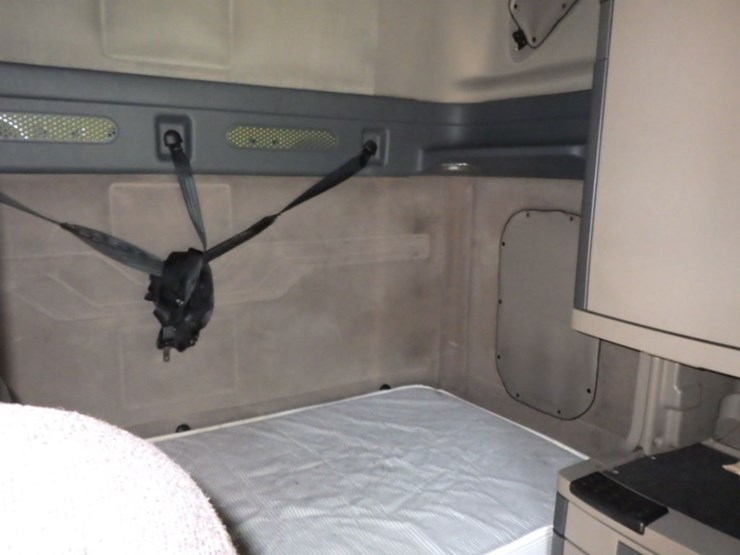 2014-freightliner-cascadia-125-image-4