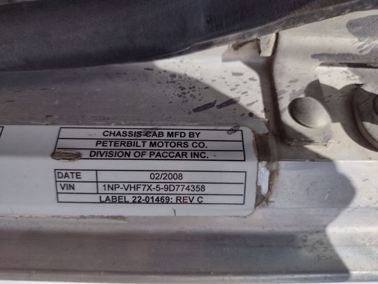2008-peterbilt-384-image-5