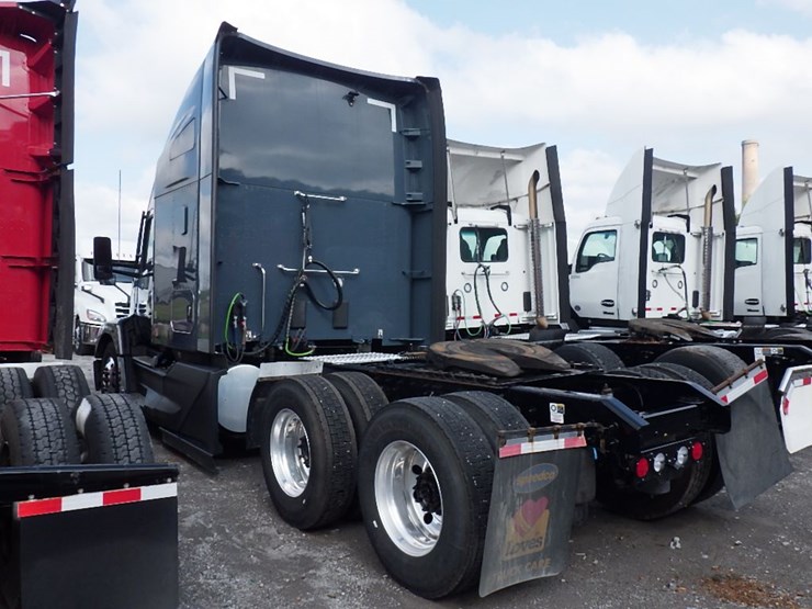 2024-kenworth-t680-image-19