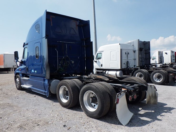 2018-freightliner-cascadia-125-evolution-image-15