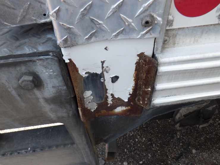 2018-freightliner-m2-106-image-12