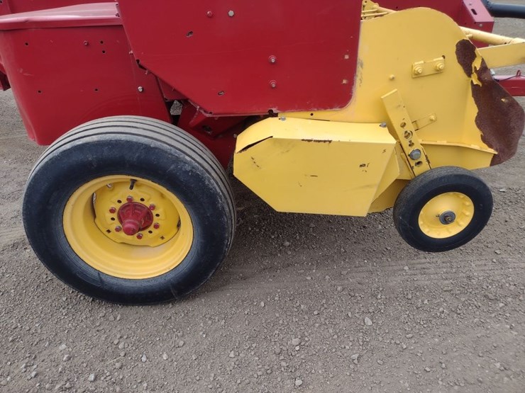 6-new-holland-570-image-11