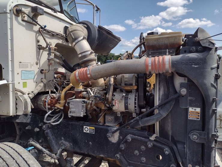2008-peterbilt-384-image-43