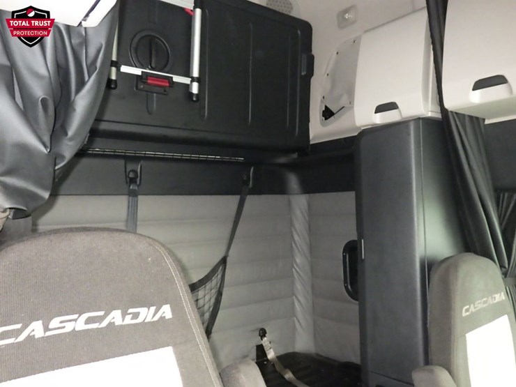 2023-freightliner-cascadia-126-image-5