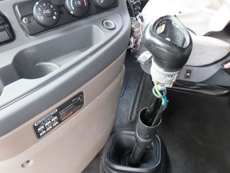 2011-freightliner-cascadia-125-image-27