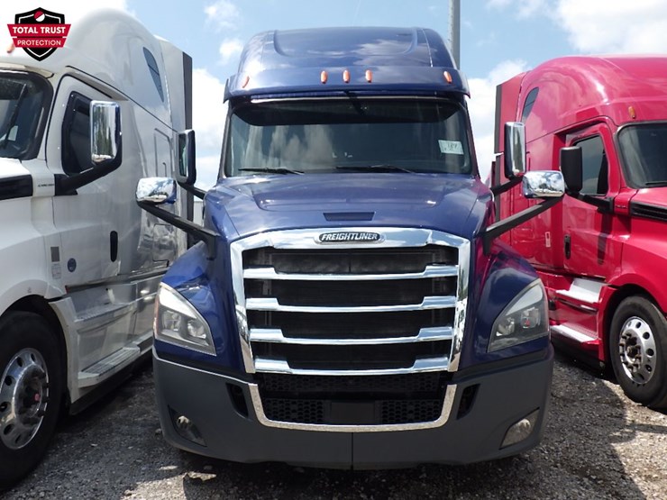 2019-freightliner-cascadia-126-image-2