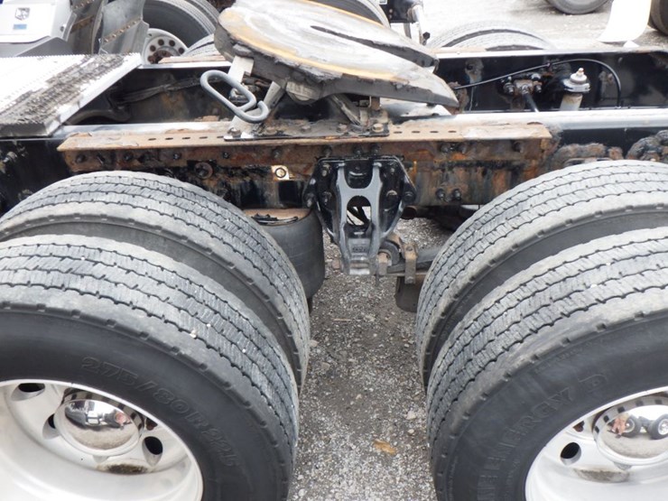 2019-peterbilt-579-image-16