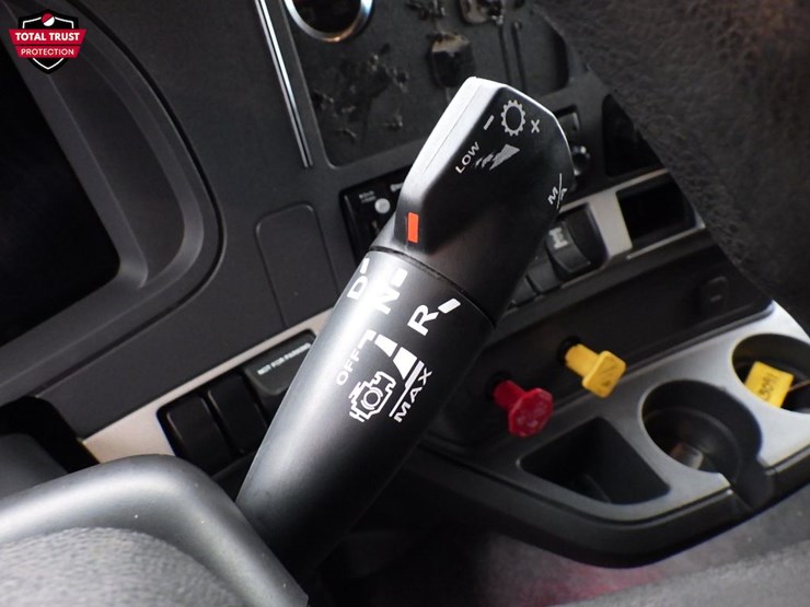 2023-kenworth-t680-image-24