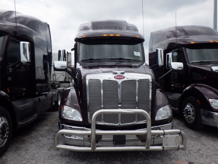 2019-peterbilt-579-image-2