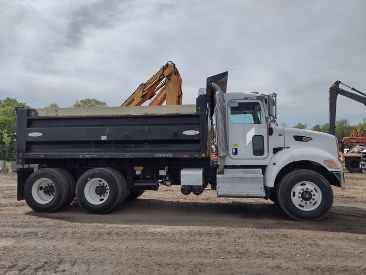 peterbilt-348-image-3