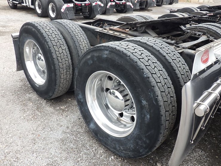 2017-peterbilt-579-image-6