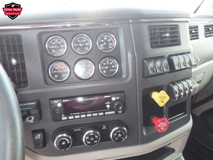 2022-peterbilt-579-image-23