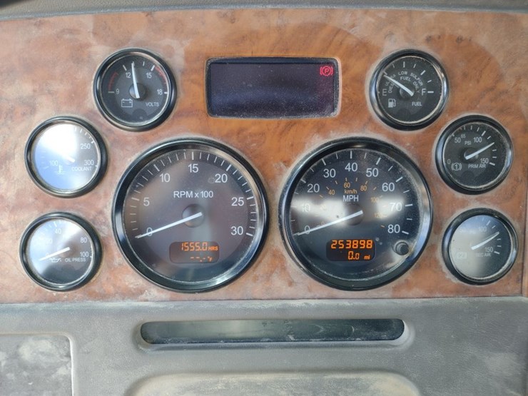 2008-peterbilt-384-image-10