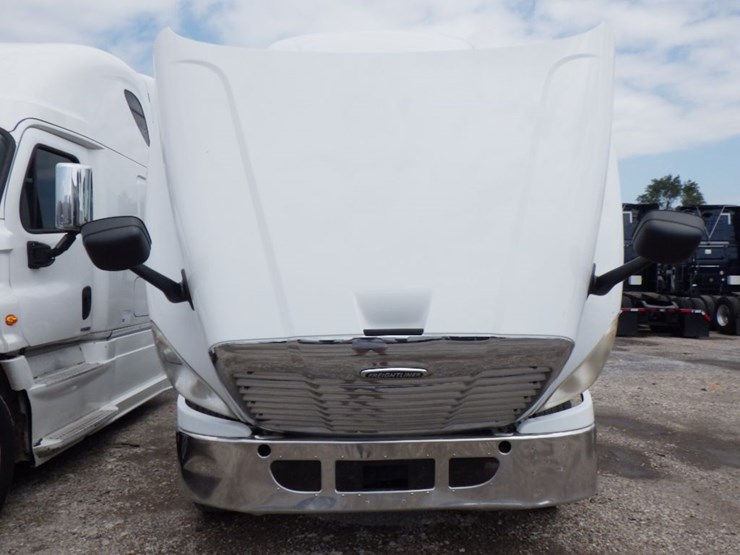 2015-freightliner-cascadia-125-image-26