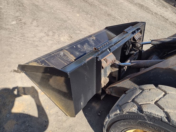 new-holland-l175-image-15