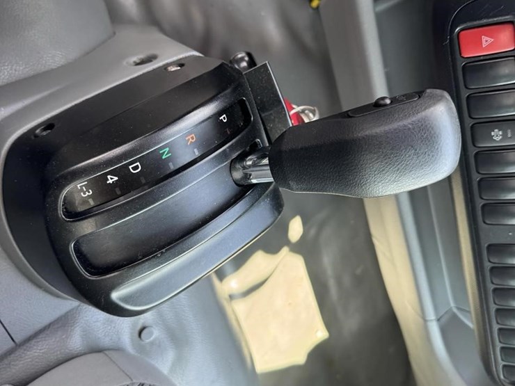 2018-hino-195-image-29