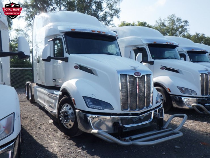 2022-peterbilt-579-image-3