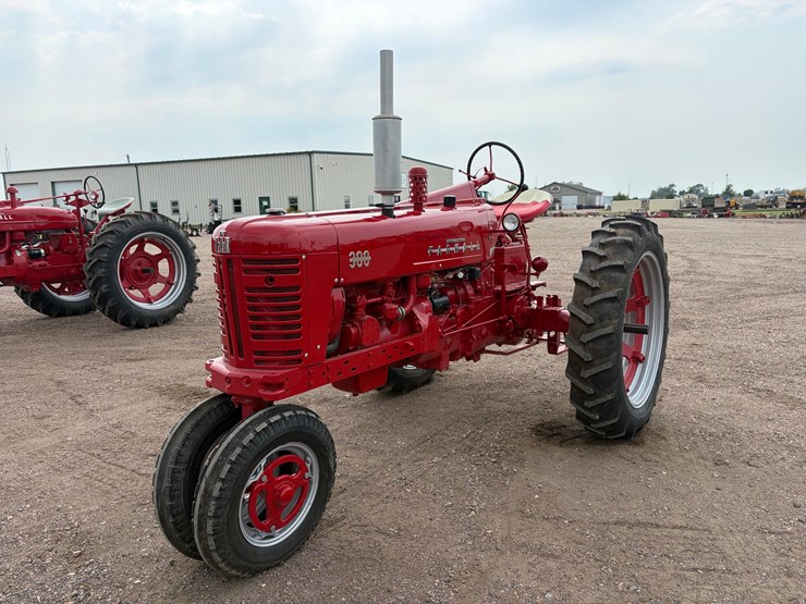 1955-farmall-300-tractor-image-1