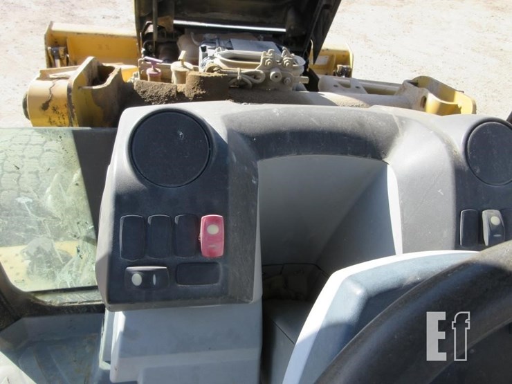 2013-caterpillar-420f-image-14
