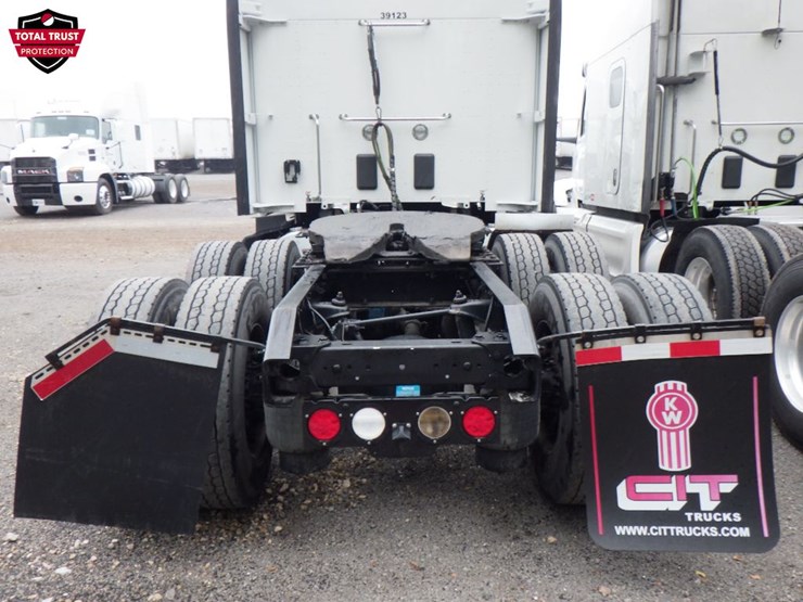 2022-kenworth-t680-image-10