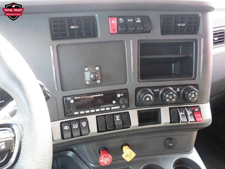2025-kenworth-t680-image-30