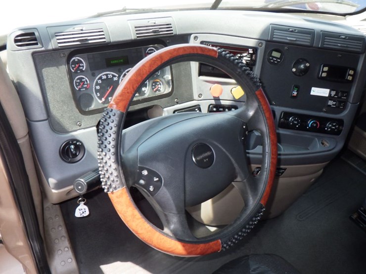 2017-freightliner-cascadia-125-image-20