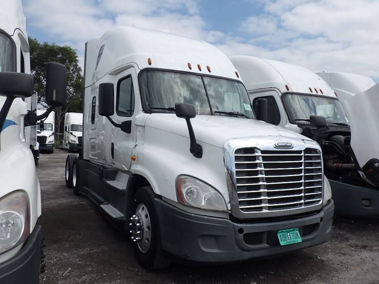 2016-freightliner-cascadia-125-evolution-image-4