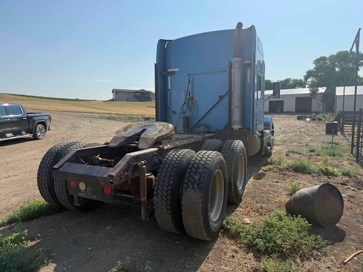 2004-kenworth-semi-image-17