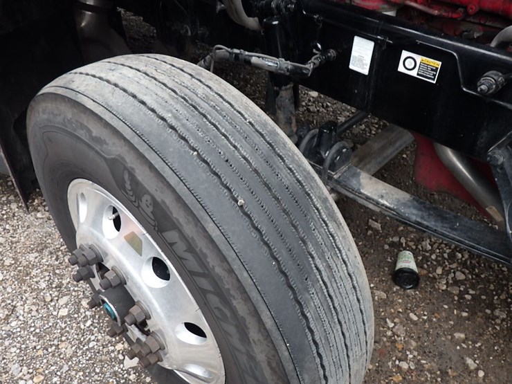 2019-peterbilt-579-image-31