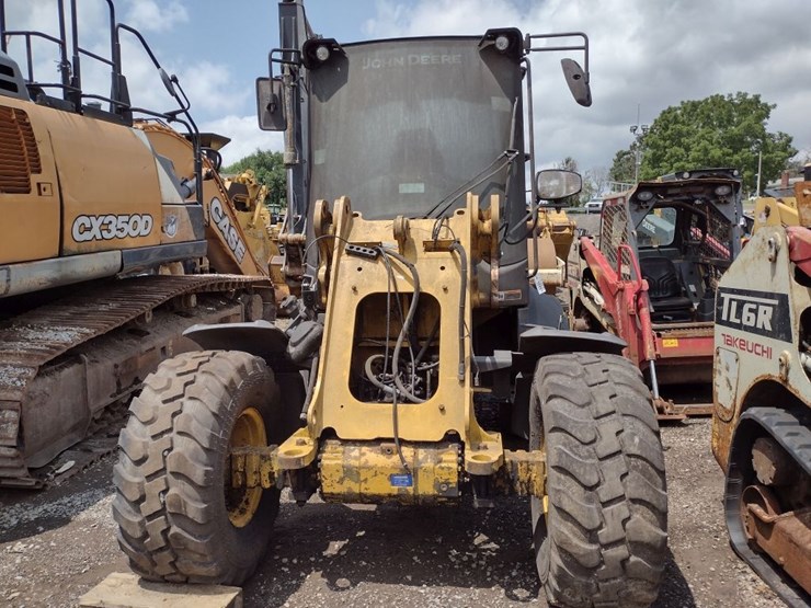 19-deere-324l-image-2