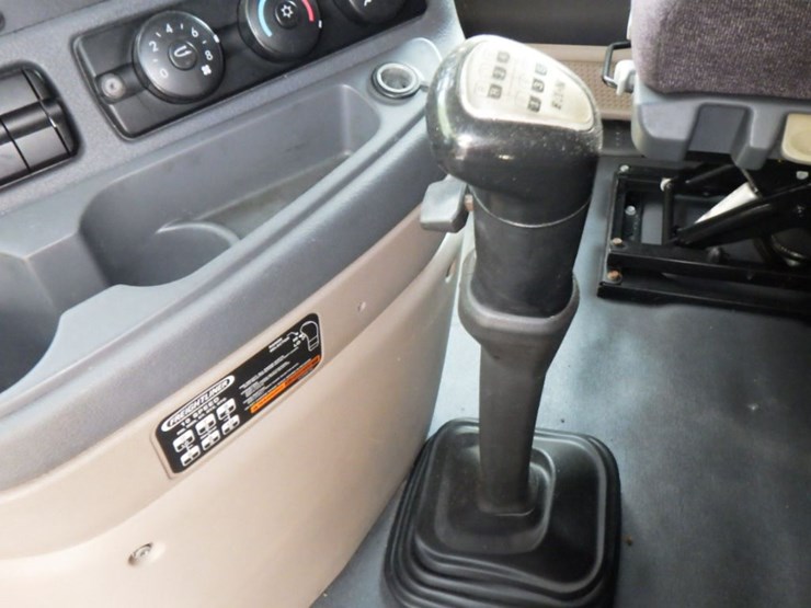 2014-freightliner-cascadia-125-image-15