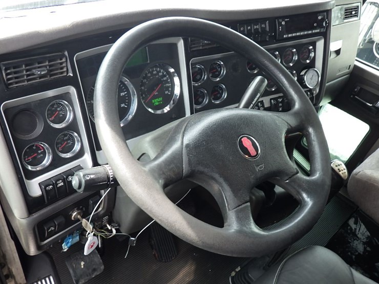 2016-kenworth-t800-image-19