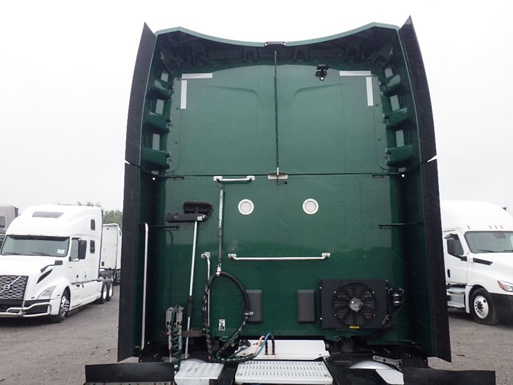 2021-peterbilt-579-image-14
